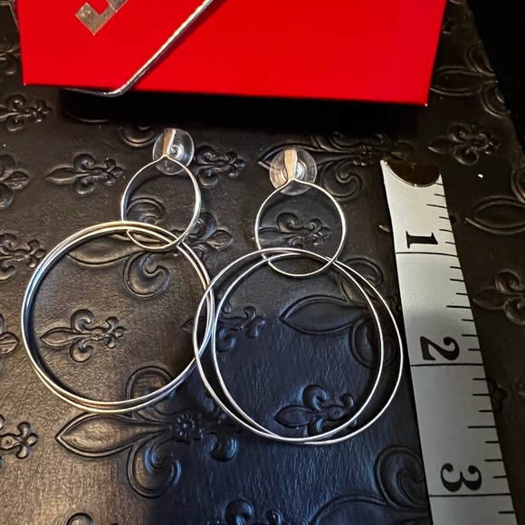 Lilly Barrack Earrings - Picture 3 of 9